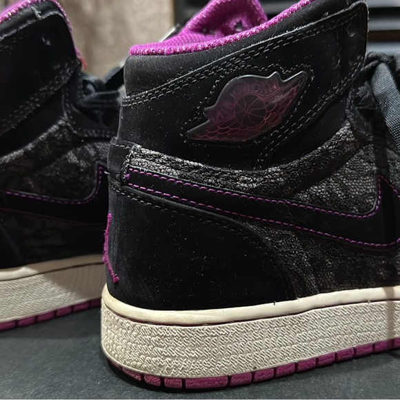 Air Jordan 1 Retro High (Girls) – Lace - Picture 2 of 4